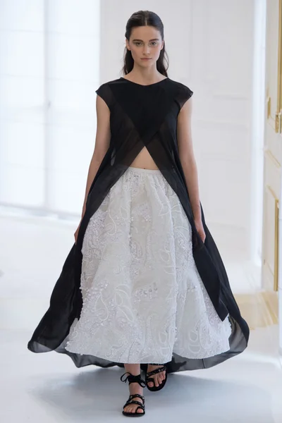 Look 16
